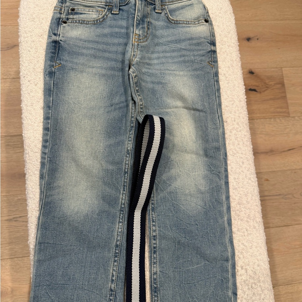 Kid straight fit cat and Jack jeans size 5 with belt